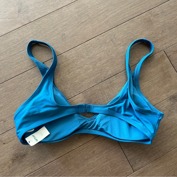 Aerie swim top NWT 

Comes from smoke and pet free home - Picture 2 of 2